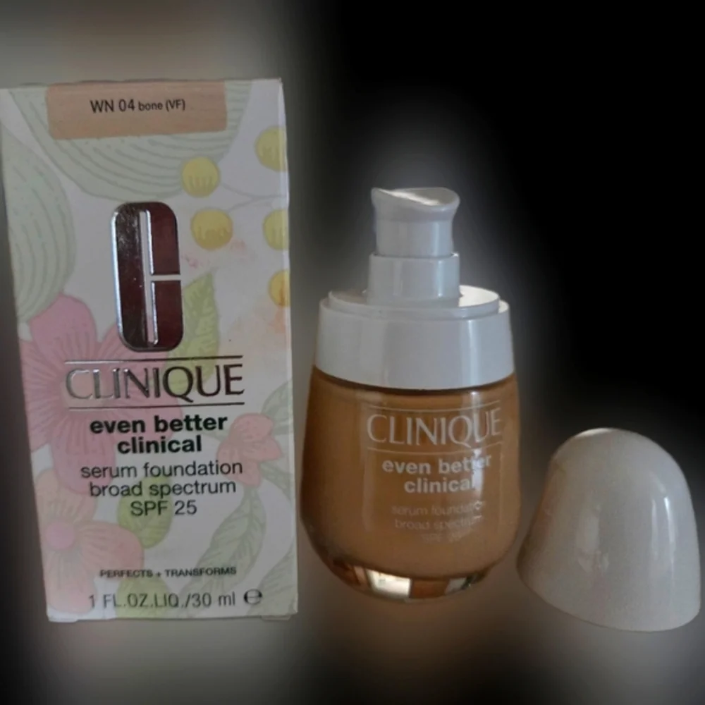 CLINIQUE Even Better Clinical Serum Foundation SPF25 Bone NIB